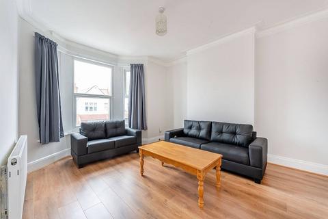 4 bedroom flat to rent, Birkbeck Avenue, Acton, London, W3