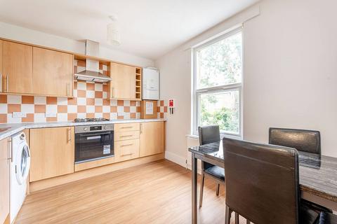 4 bedroom flat to rent, Birkbeck Avenue, Acton, London, W3