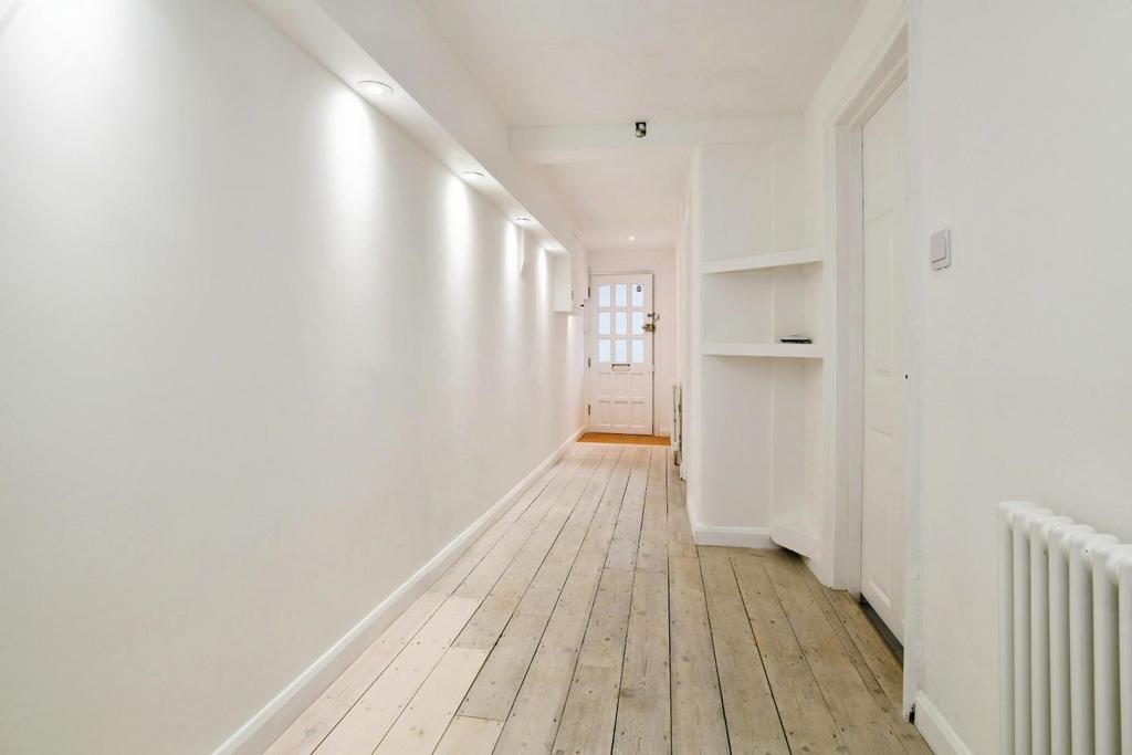 317e02c2-Hallway.JPG