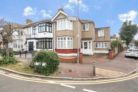 4 bedroom end of terrace house for sale, Woodbridge Road, Barking, IG11