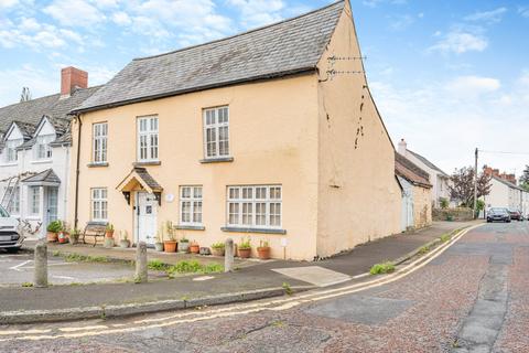 4 bedroom end of terrace house for sale, Twyn Square, Usk