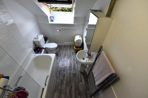 2 bedroom flat to rent, Horsforth House, Flat 28