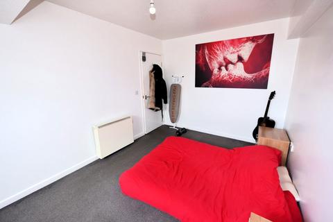2 bedroom flat to rent, Horsforth House, Flat 28