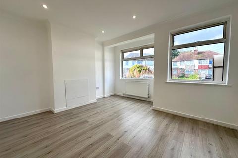 3 bedroom flat to rent, Stainton Road