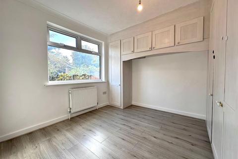 3 bedroom flat to rent, Stainton Road