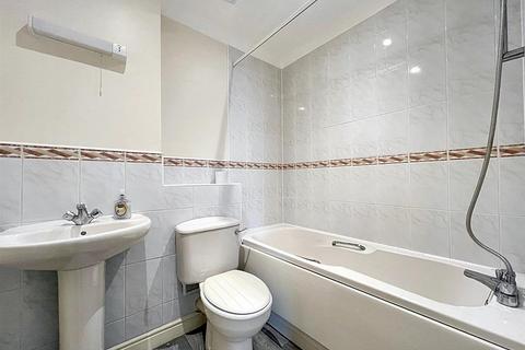 3 bedroom flat for sale, Windward Quay, Eastbourne