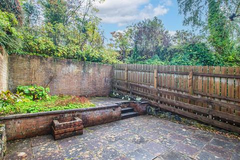 49 Carleton Gate, Giffnock, Glasgow, G46 6NU