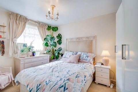 24 Haldane Crescent, Wakefield, WF1 4TE