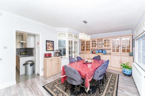 undefined, Shelley Crescent, Heston, TW5