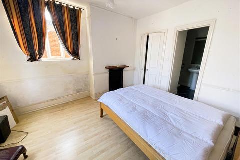 1 bedroom flat for sale, The Priory, Salisbury SP1