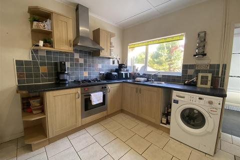 2 bedroom terraced house to rent, Sandown Road, Hastings