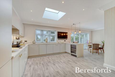 192 Corbets Tey Road, Upminster, RM14 2BJ