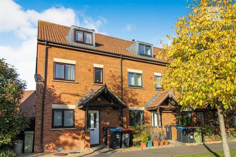 4 bedroom end of terrace house for sale, Milton Keynes MK8