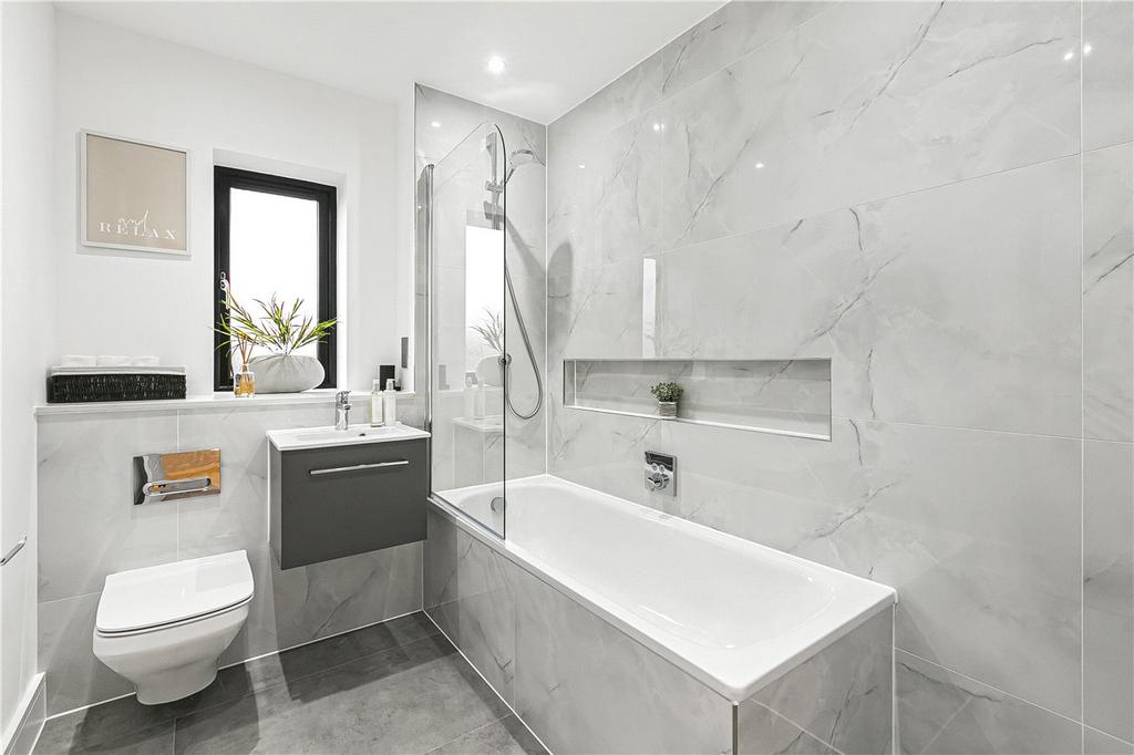Plot 9 Bathroom