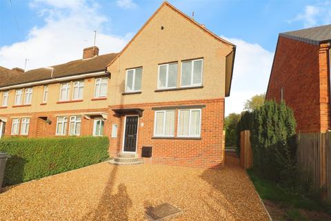 3 bedroom end of terrace house for sale, The Hedges, Rushden NN10