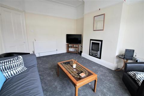 4 bedroom terraced house to rent, Estcourt Avenue, Headingley, Leeds, LS6 3ET