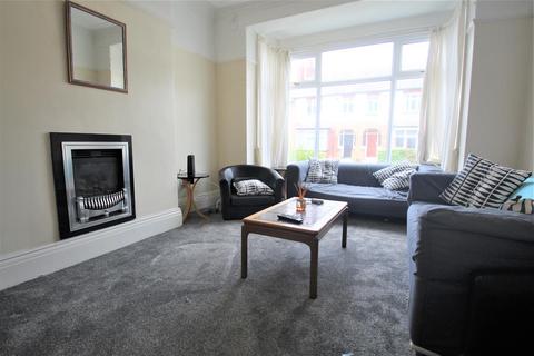 4 bedroom terraced house to rent, Estcourt Avenue, Headingley, Leeds, LS6 3ET