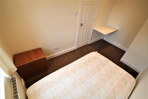 4 bedroom semi-detached house to rent, Granby View, Headingley, Leeds, LS6 3AT