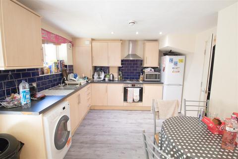 4 bedroom semi-detached house to rent, Grimthorpe Place, Headingley, Leeds, LS6 3JT