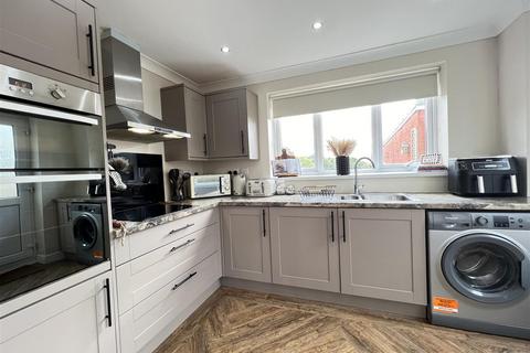 18 Derwent Drive, Aberdare, CF44 0LN