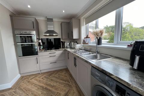 18 Derwent Drive, Aberdare, CF44 0LN