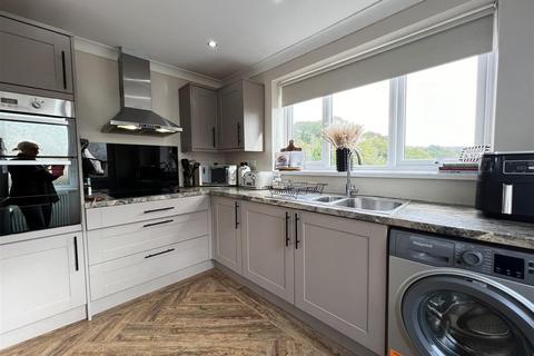 18 Derwent Drive, Aberdare, CF44 0LN
