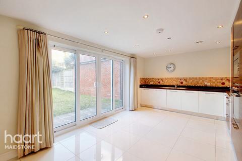 3 bedroom detached house for sale, New Hythe Lane, Aylesford