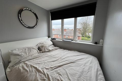 4 bedroom apartment to rent, Kirkstall Lane, Headingley, Leeds, LS6 3EJ