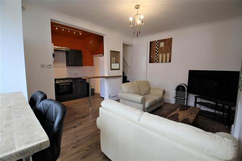 4 bedroom terraced house to rent, Mayville Place, Hyde Park, Leeds, LS6 1NE