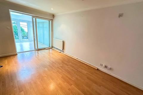 3 bedroom end of terrace house to rent, Mudeford, Christchurch, Dorset. BH23 3NQ