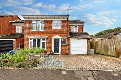 4 bedroom detached house for sale, Gerald Close, Burgess Hill, RH15