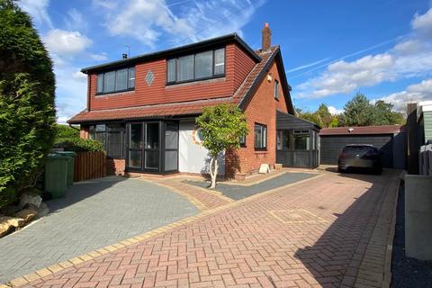 3 bedroom detached house for sale, Kirkdale Drive, Royton