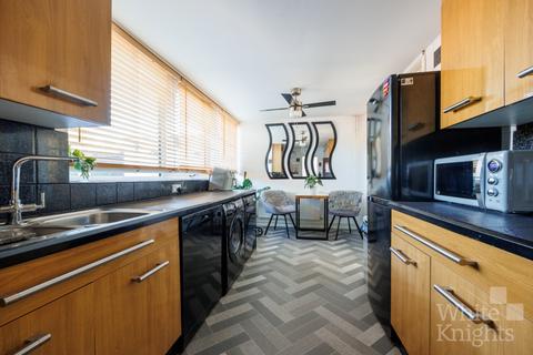 61 Hexham Road, Reading, RG2 7UA