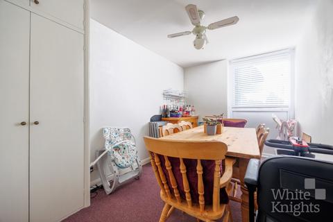 61 Hexham Road, Reading, RG2 7UA