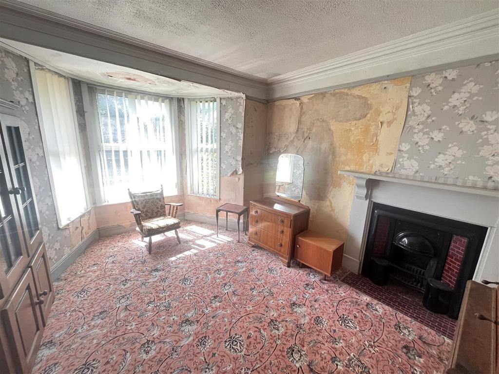 Living room/ground floor bedroom