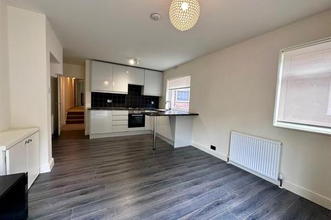 2 bedroom flat to rent, West End Lane, Barnet