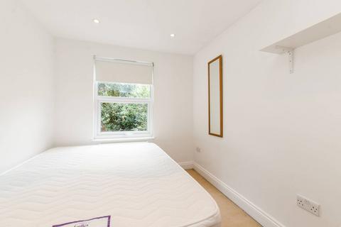 4 bedroom flat to rent, Latchmere Road, Battersea, London, SW11