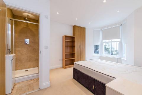 4 bedroom flat to rent, Latchmere Road, Battersea, London, SW11