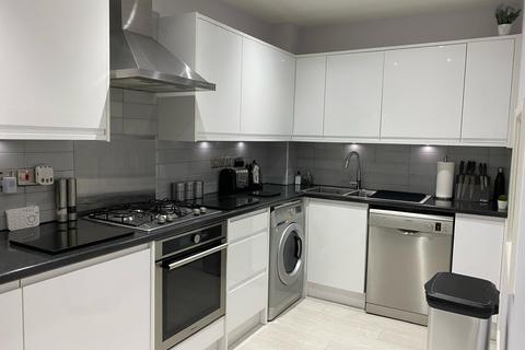 2 bedroom flat to rent, Norwood Green Road, Southall UB2