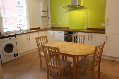 4 bedroom terraced house to rent, Thornville Row, Hyde Park, Leeds, LS6 1JN