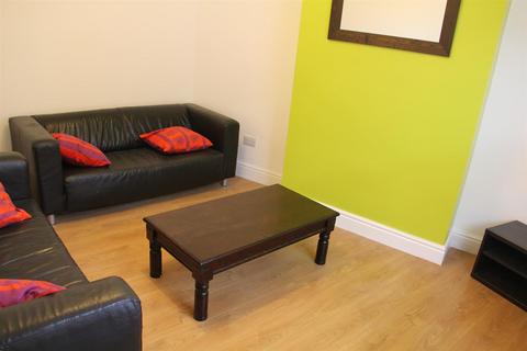 4 bedroom terraced house to rent, Thornville Row, Hyde Park, Leeds, LS6 1JN