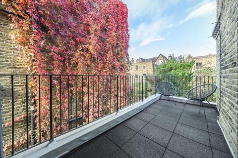 2 bedroom flat for sale, Dents Road, London