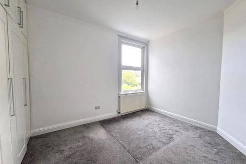 2 bedroom flat to rent, Holland Road, Kensal Rise Borders