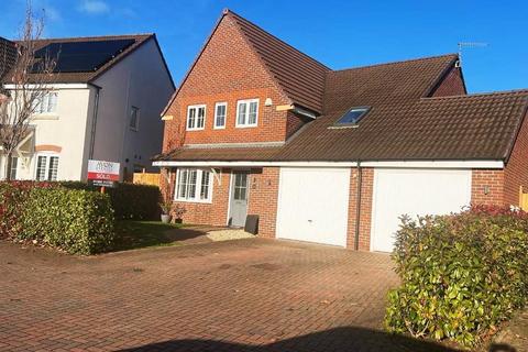 5 bedroom detached house for sale, Lambourne Close, Evesham