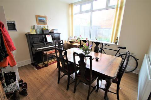 4 bedroom terraced house to rent, Wilton Grove, Meanwood, Leeds, LS6 4ES