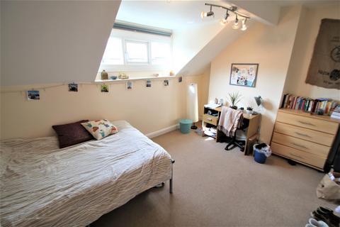 4 bedroom terraced house to rent, Wilton Grove, Meanwood, Leeds, LS6 4ES