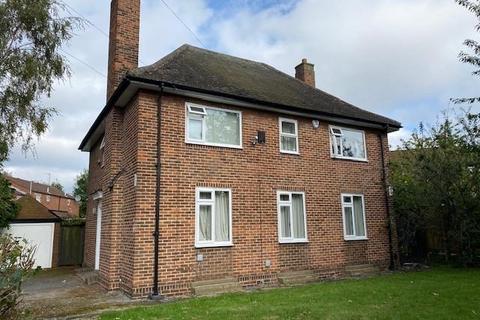 4 bedroom detached house to rent, Chatsworth Road, Leeds