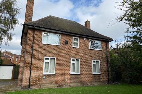 4 bedroom detached house to rent, Chatsworth Road, Leeds