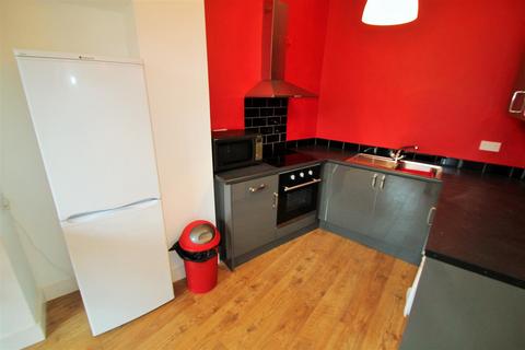 4 bedroom terraced house to rent, Wrangthorn Terrace, Hyde Park, Leeds, LS6 1HH