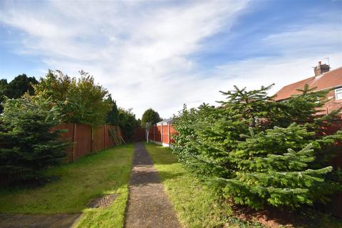 3 bedroom semi-detached house for sale, Nab Drive, Goole